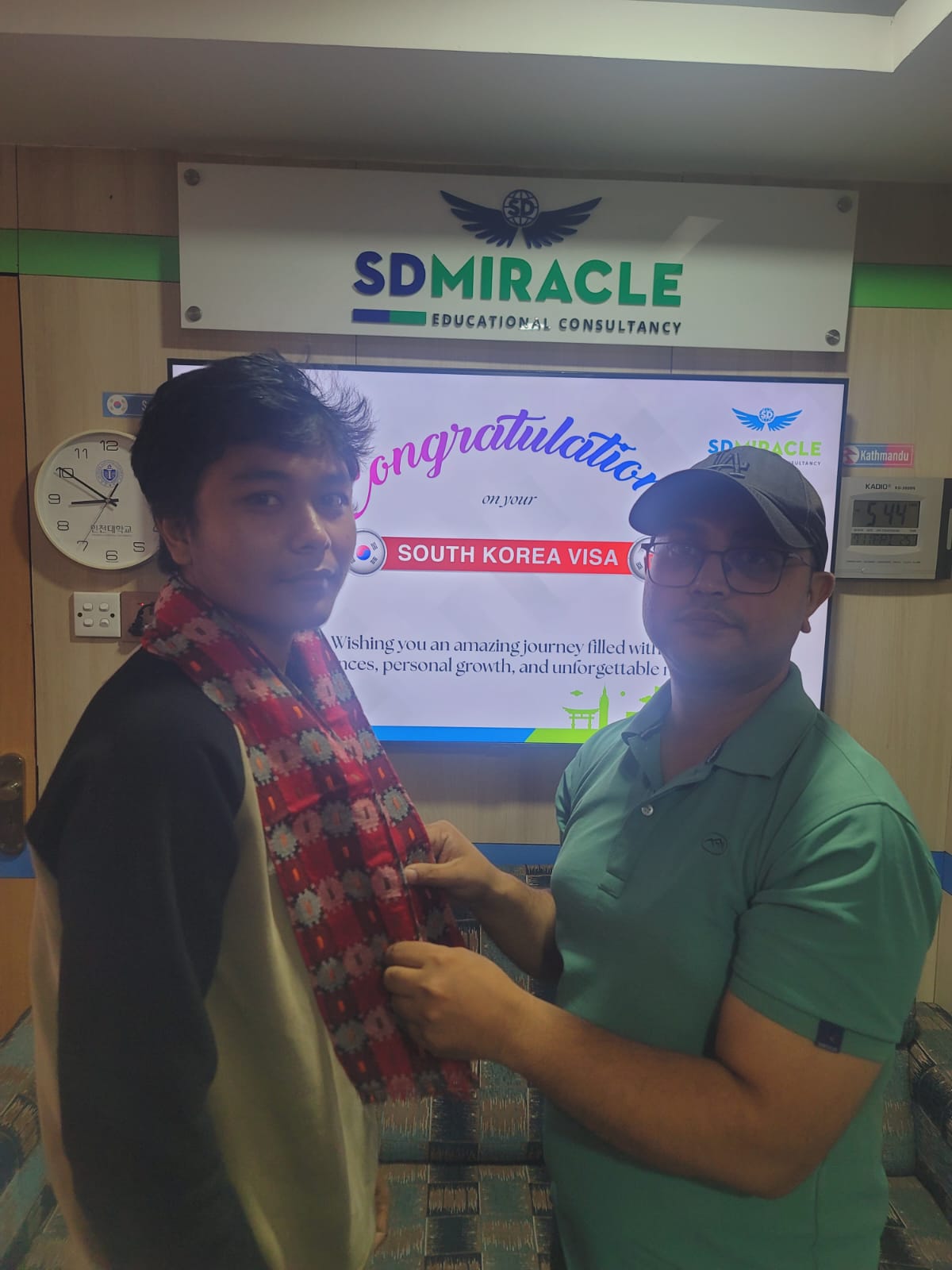 SD Miracle Team Organizes Career Counseling and Farewell Meeting for Students Departing to Korea photo 12
