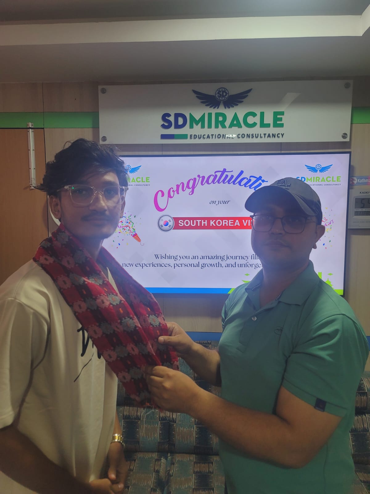 SD Miracle Team Organizes Career Counseling and Farewell Meeting for Students Departing to Korea photo 11