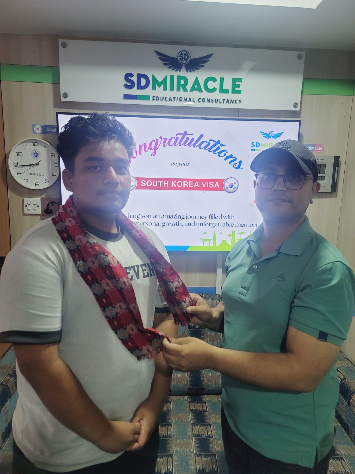 SD Miracle Team Organizes Career Counseling and Farewell Meeting for Students Departing to Korea