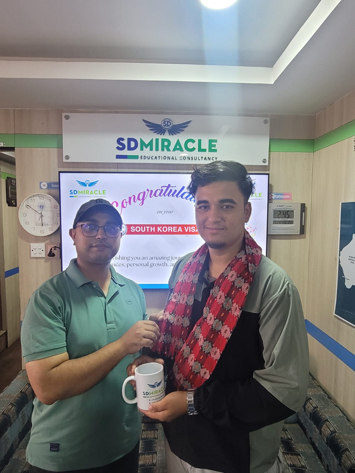 SD Miracle Team Organizes Career Counseling and Farewell Meeting for Students Departing to Korea photo 4