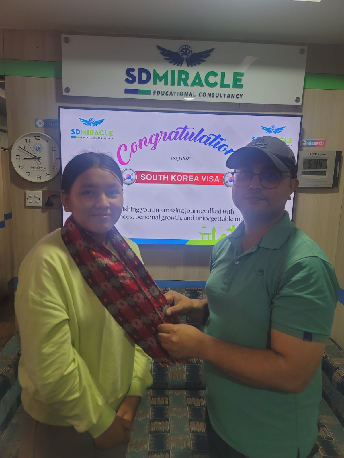 SD Miracle Team Organizes Career Counseling and Farewell Meeting for Students Departing to Korea photo 2