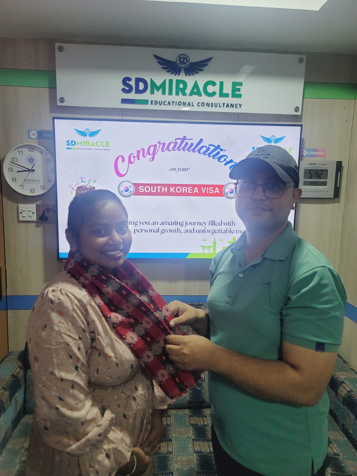 SD Miracle Team Organizes Career Counseling and Farewell Meeting for Students Departing to Korea photo 9