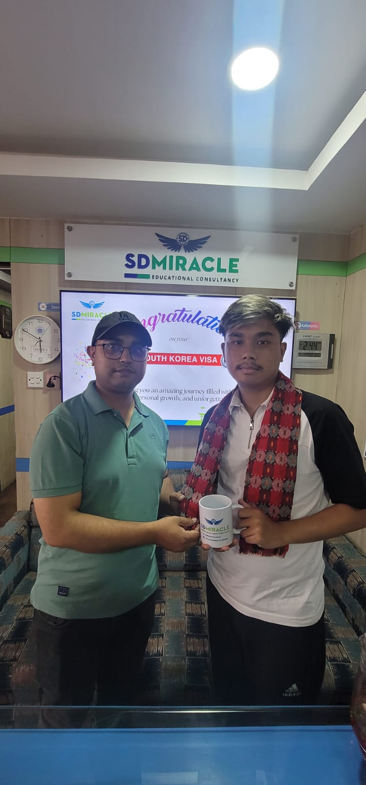 SD Miracle Team Organizes Career Counseling and Farewell Meeting for Students Departing to Korea photo 6