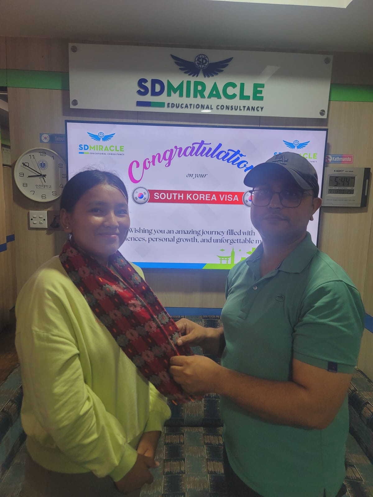 SD Miracle Team Organizes Career Counseling and Farewell Meeting for Students Departing to Korea photo 10